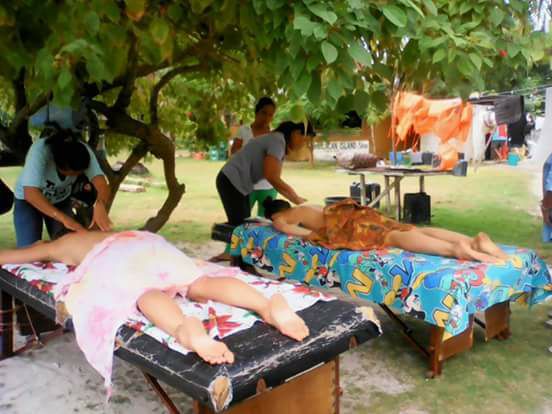 Relaxing massage in Pamilacan under a tropical tree